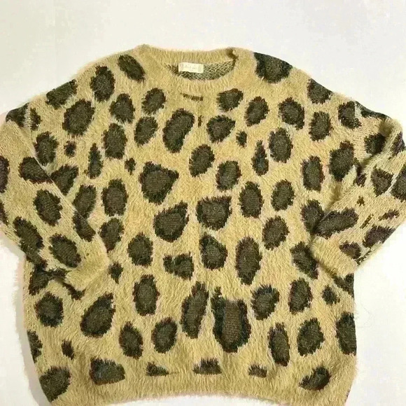Altar’d State Fuzzy Cheetah Print Sweater - Picture 1 of 8